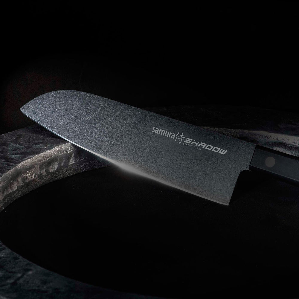 
                      
                        Couteau Santoku Samura SHADOW avec revêtement antiadhésif noir 7,0"/175 mm
                      
                    