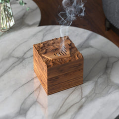 Brûleur d'encens en bois avec carte des Émirats arabes unis